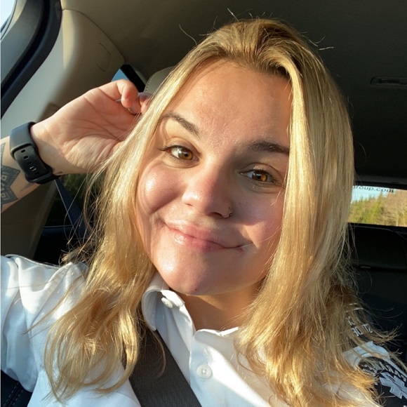 Meet your Posher, Steph - Picture 1 of 1